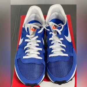 Men’s 7.5M Nike challenger OG in royal blue
